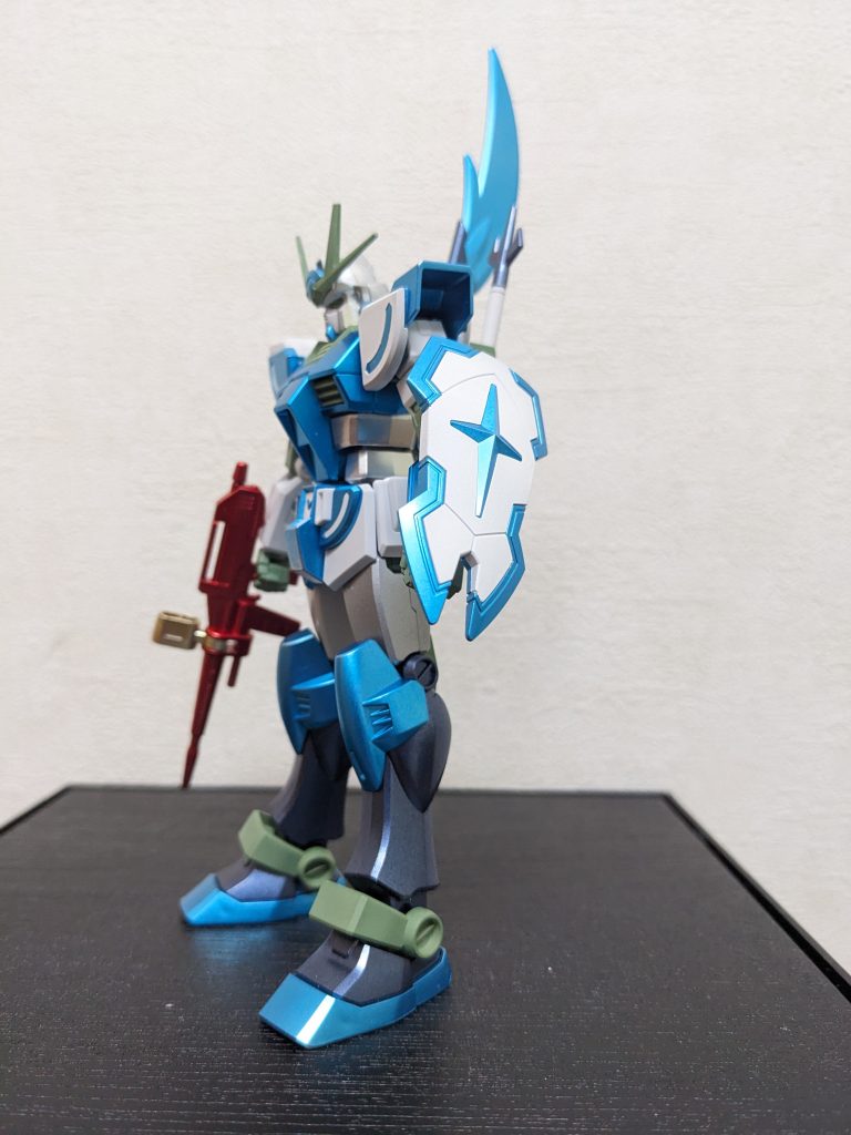 おなかすいた(左側面)シールドはあえて白メインで。「ゴシックメタル」のAve mujicaに対して「青春パンク」なMyGO!!!!!を表現すべく、全体的に「アオハルっぽい爽やかさ・透明感」を出すべくカラーアレンジしました。