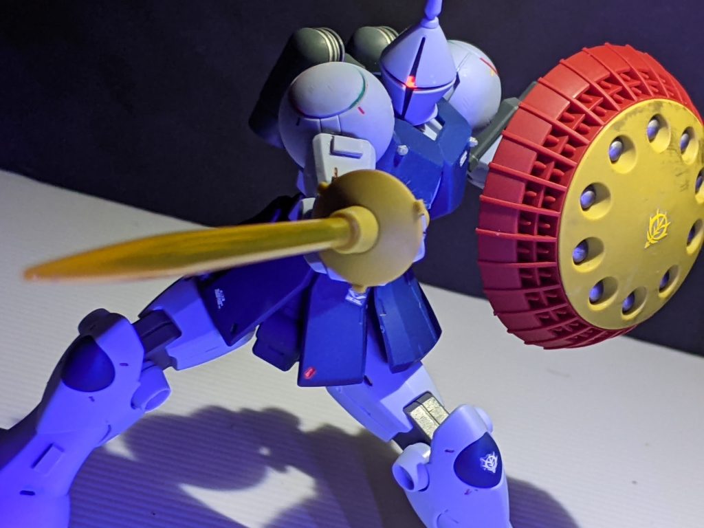 「ほぉ〜れ、踊らなければ風穴が開くぞ?」圧倒的人違い、妙にしっくり来るけどこれロンドギナサハクのセリフっていう。