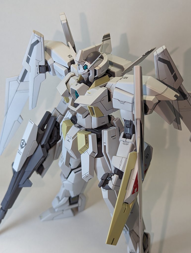 面だしがめちゃくちゃ難しかった!初めは、やらない方がキレイなんじゃないかと思うくらいガタガタになってしまい、まともに整面できませんでした。修正を繰り返してやっとこのぐらいです。塗装してよく分かりました。下処理はホントに大事!