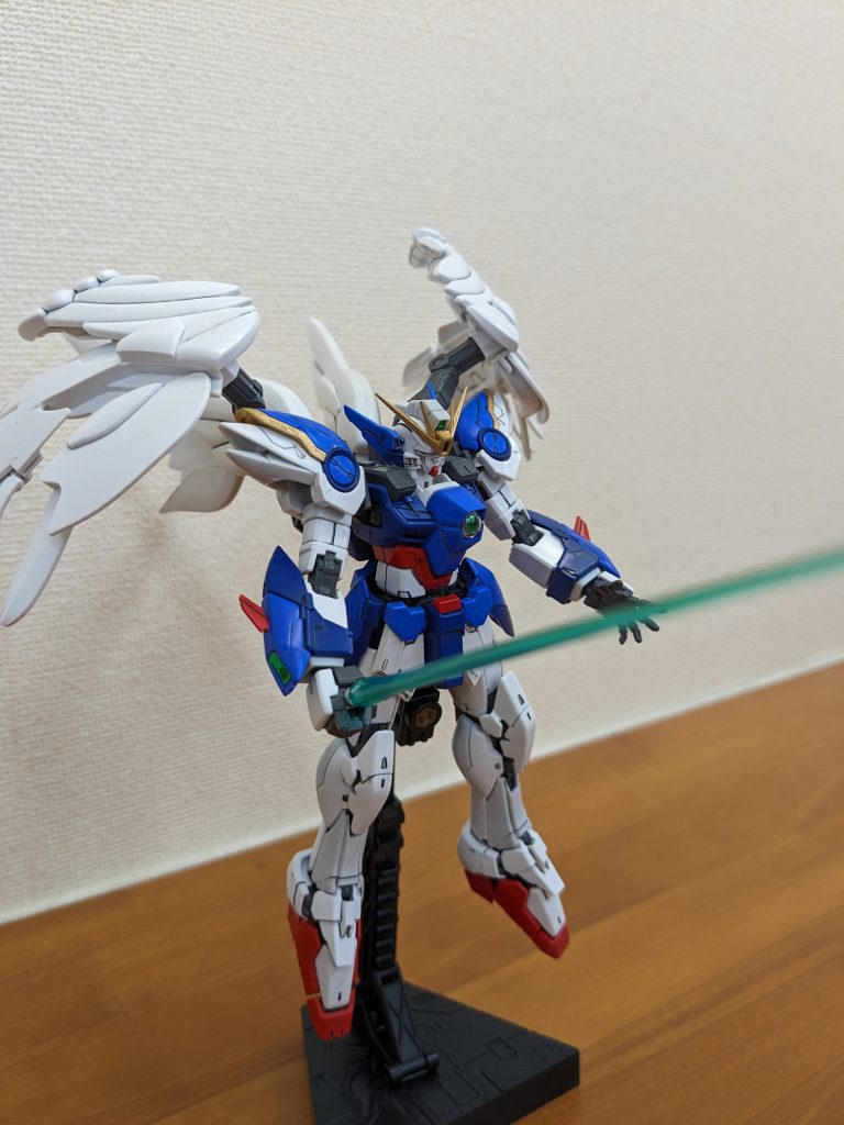 白い翼のガンダム