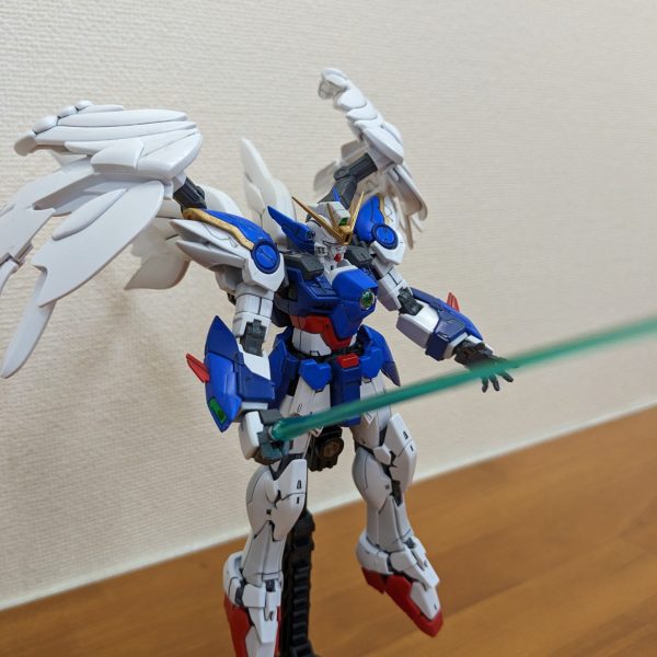 白い翼のガンダム
