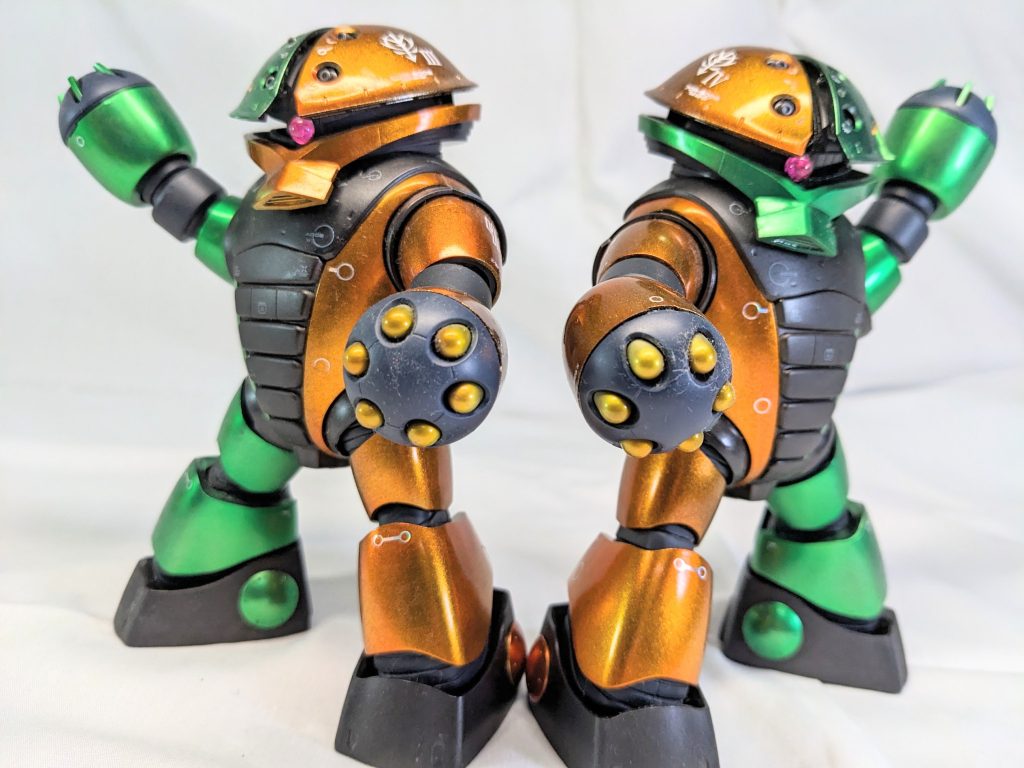 グリーンとオレンジのキャンディーで左右非対称に塗装しました。