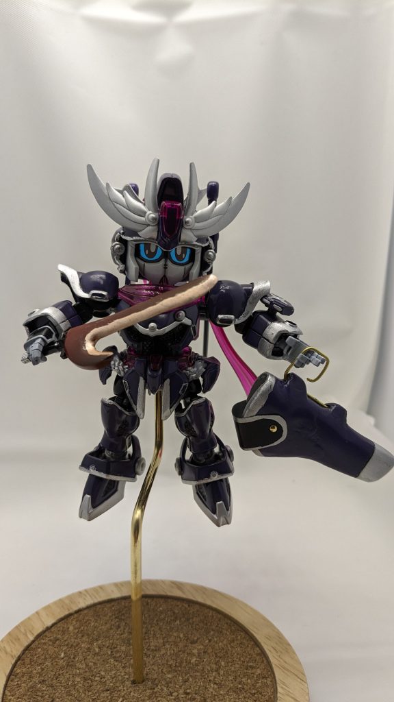 刀は忍刀血桜イメージでパテ盛あわせて鞘も作成刀はプラ用パテ、鞘は木用パテを使用したが重さが全然違う