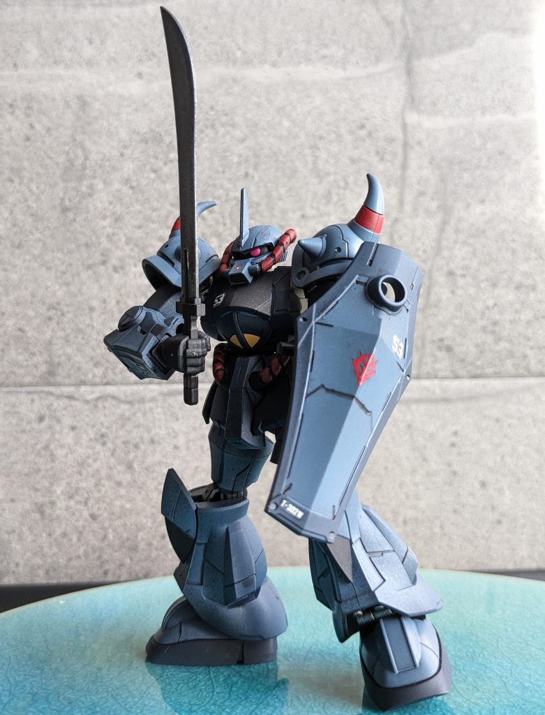 マスキングテープを使った分割塗装も初めてでしたが楽しく作れました(^^)下地に黒サフすることで発色がここまで変わるのかと感動。水性ホビーカラーでもこんなにきれいに塗れるのか…とエアブラシの実力に感動しっぱなしでした。