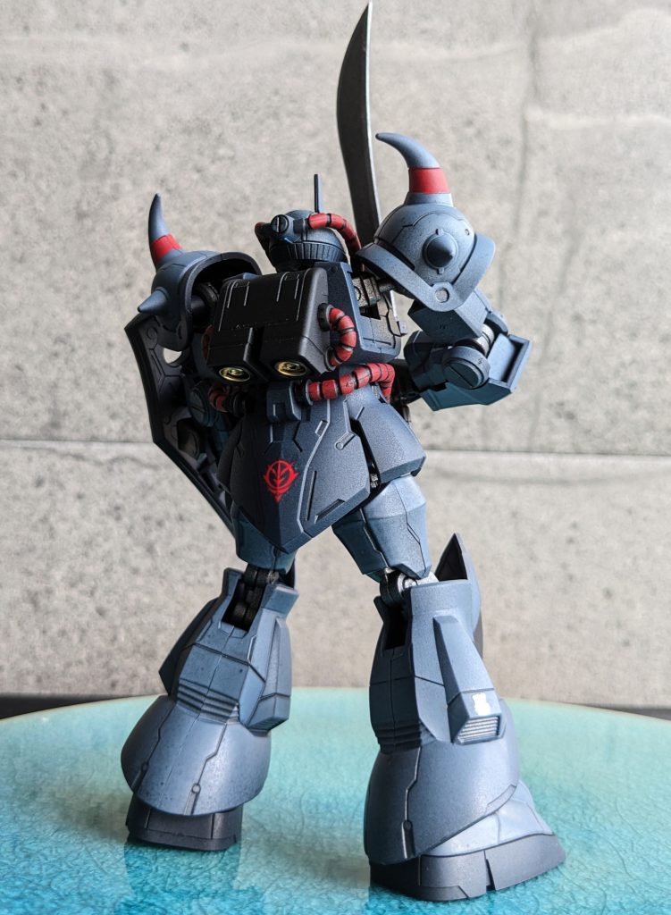 赤のアクセントはシタデルカラー筆塗り対応。隠蔽力強くて使いやすいですね。ガンダムデカールもやりすぎない程度にポイントで使用しています。10年以上前に購入して未使用だったものなので劣化なのかうまく貼れず苦心。