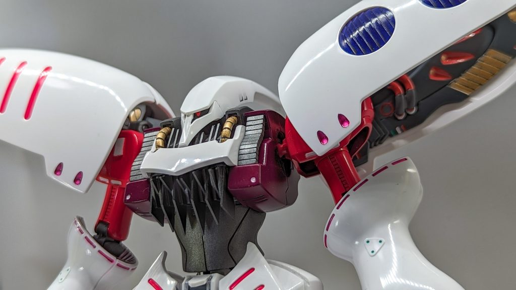 胸部と背部はプラ板でトゲトゲなフィンディティールを追加