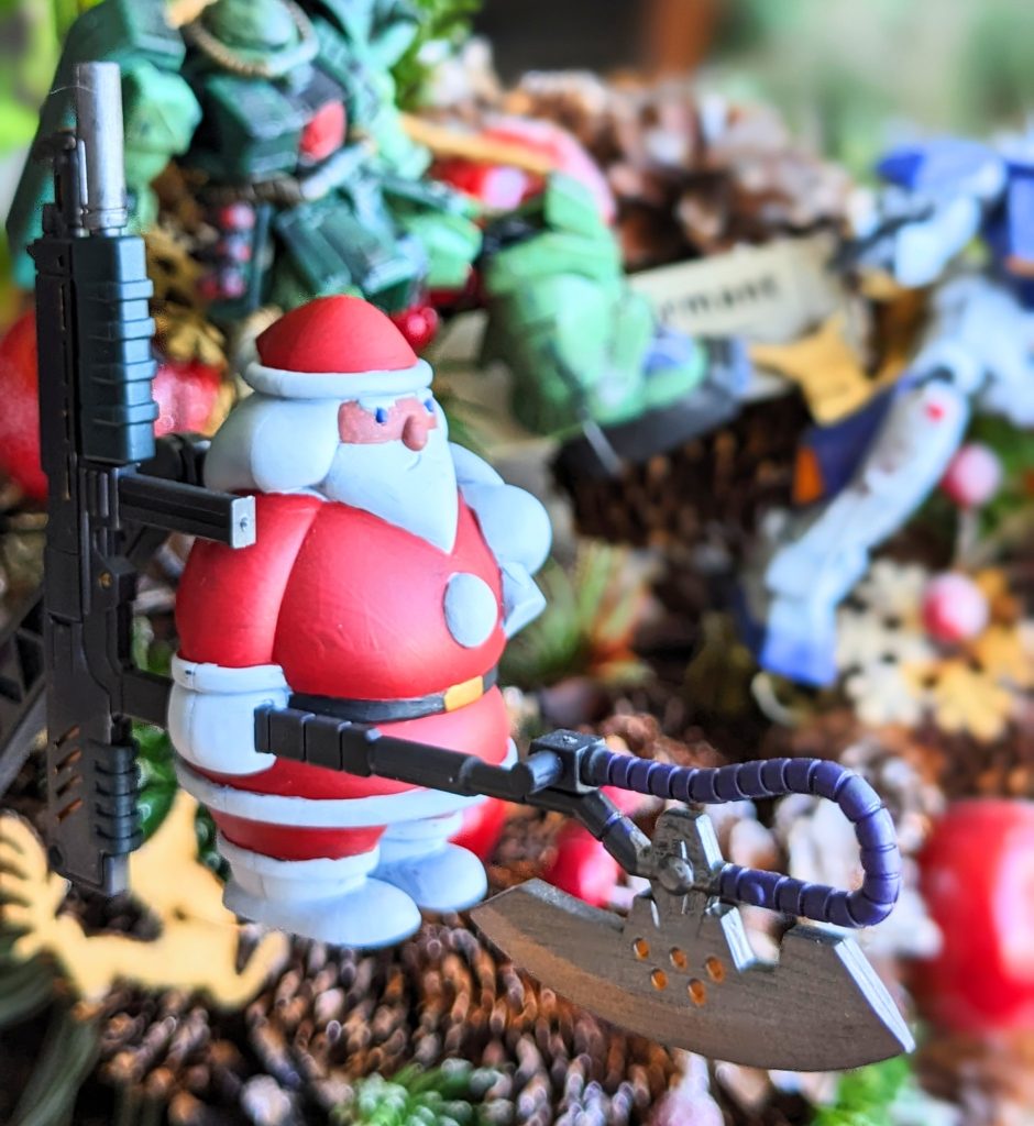 ジオニック社製のサンタはピンチのときにプレゼント(追加武装)を運んでくれる支援メカ!…なーんて妄想溢れる我が家のクリスマスオブジェです(^^)無加工でヒートホークとマシンガンをバッチリ装着できる仕様はキャンディ事業部から何らかの意思を感じます(笑)