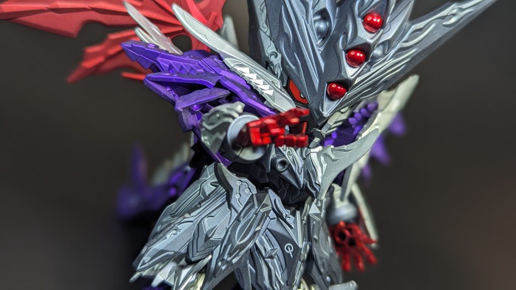 合わせ目処理、エッジ出し、表面処理を一切せずに大雑把な塗り分けの全塗装という制作なので、ちょっと後悔もあります。ただ、記事の校了に合わせた(納期遵守の)制作だったし、マットキャンディ塗装や画像加工など、良い練習になりました。今後の作例で活かしていきたいですね。