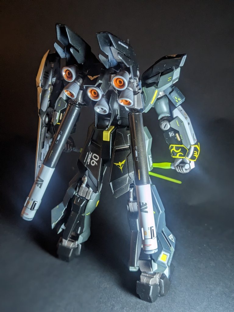 中央のバーニア。一個塗れてないでしょ。これ、何も意味ないんですよ。塗り忘れです…