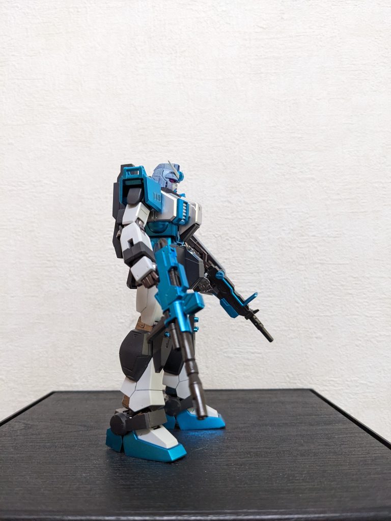 一緒に迷子になろう・・・右側面ッス。ビームライフルは思い切ってメタブルーとメタブラックのツートンにしてみましたが、結構気に入ってます😉