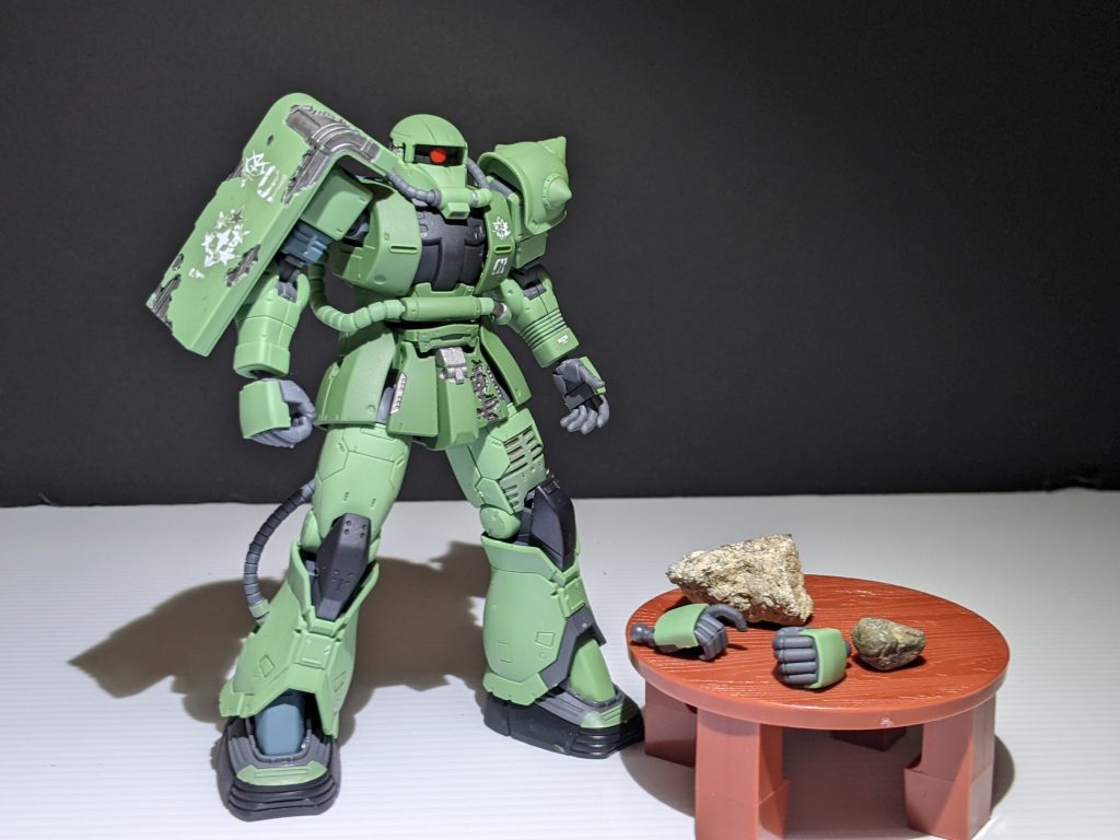 付属品はシンプル!ヒート・ホークのみでマシンガンすらない…だがッ!これでいい!※(岩)敷地内から撮影後に戻しました