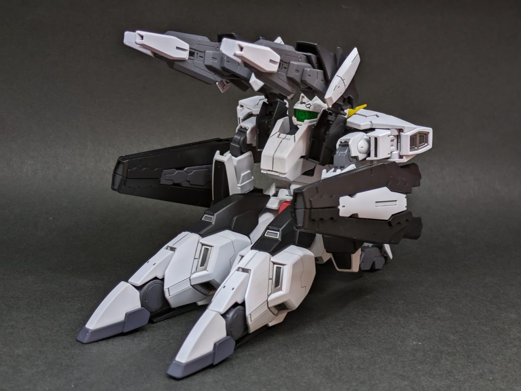 タンク形態リバーシブルガンダムをベースにしているので変形が可能。ただ変形した姿が好きでは無いのでオリジナルの形状にしました