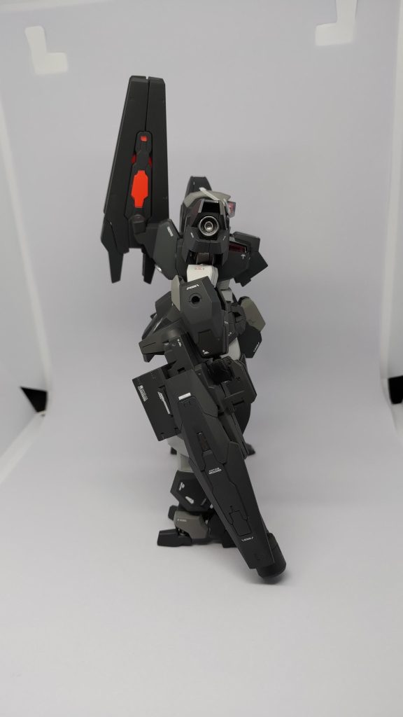 全体としてはこんな感じで色んな作例を参考に胴と首を延長したりプラ板貼り付けたりしてます。