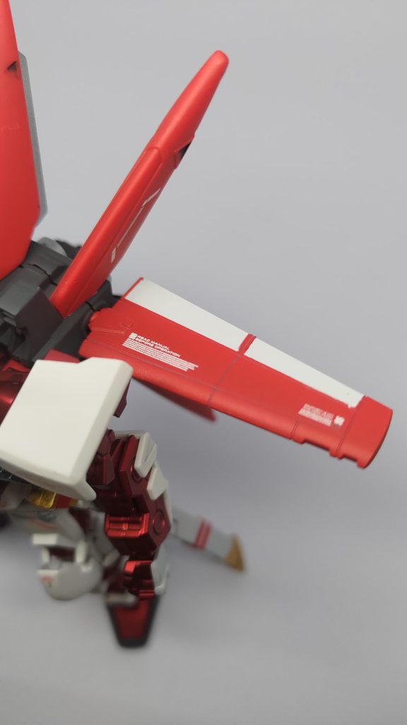 フライトユニットの羽パーツに余ってたデカールがいい感じにマッチしていてようやく使いどころが見つかって嬉しいです。