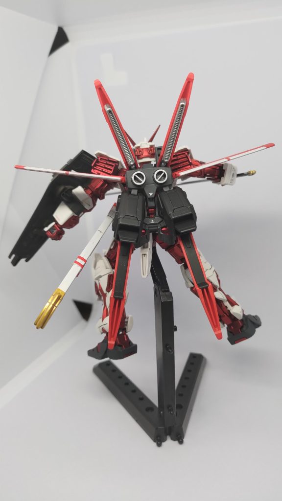 裏側はこんな感じで写真だと分かりづらいですがシルバーパーツはいい感じに光っていて気に入ってます。