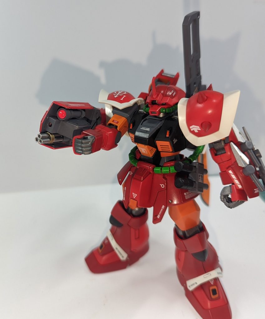 クロー部分&ヒートブレードはアーム格納時にデットウエイトにならないよう設計してあり、アーム格納時はクロー部分はガトリング内蔵のシールド