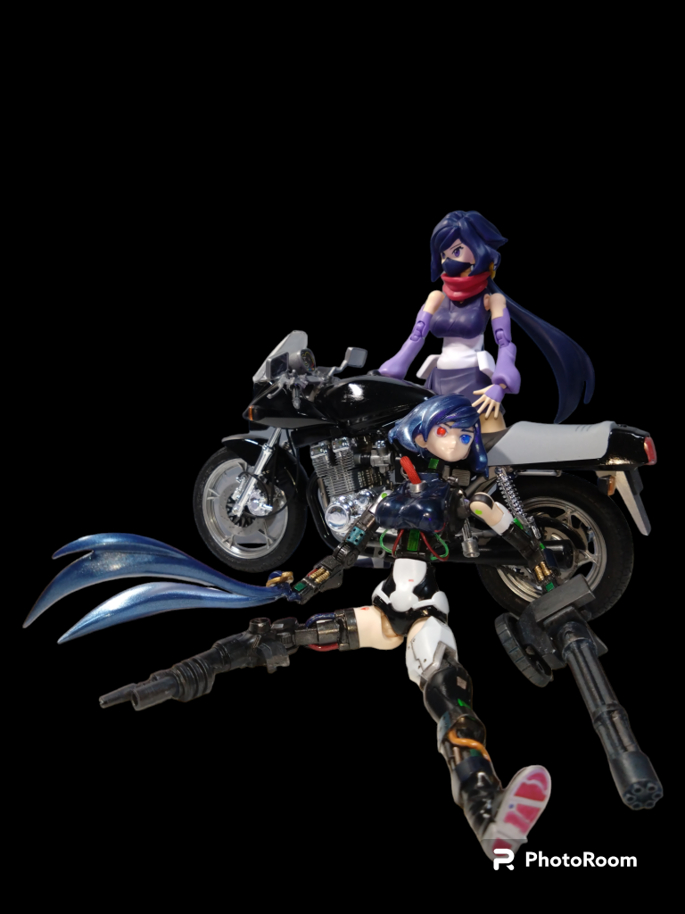 最後に足裏見てもらおうと思ったら良い写真が撮れました。メカ少女はいつか製作してみたかったのでアヤメの余剰パーツとバルバトスのフレームがあったのですぐに決まりましたが少し頭大きいなぁと途中モビルドールメイの頭にしようかと悩みましたがこのまま進めました。かなり楽しんで製作出来ましたし私なりに満足しています。表面仕上げがもう少し綺麗にすればなぁと。😅まぁ筆塗りだしと。思ったよりバイク製作に時間がかかり撮影、編集作業が遅くなりました。新年一発目の皆さんの反応が楽しみです。今年も皆さんの作品に刺激を受けながら色々チャレンジしてみたいです。宜しくお願い致します。🙇