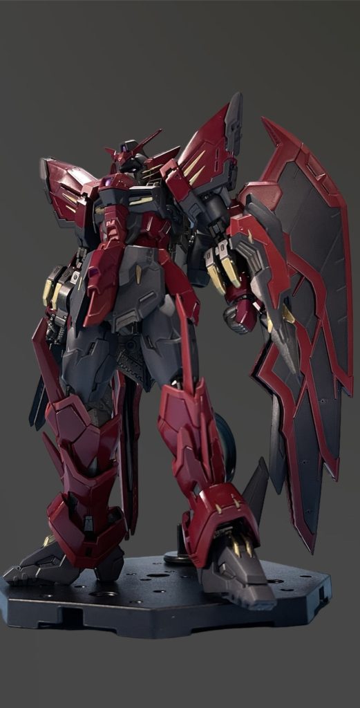 いやはや、凄いキットですね💦佇まいから荘厳な雰囲気が漂ってますが、アレンジされたディティールも程よい塩梅で、大半の方は納得出来るカッコよさではないでしょうか☺️令和にこんなにカッコ良いエピオンのキットが出るなんて・・生きてて良かった✨