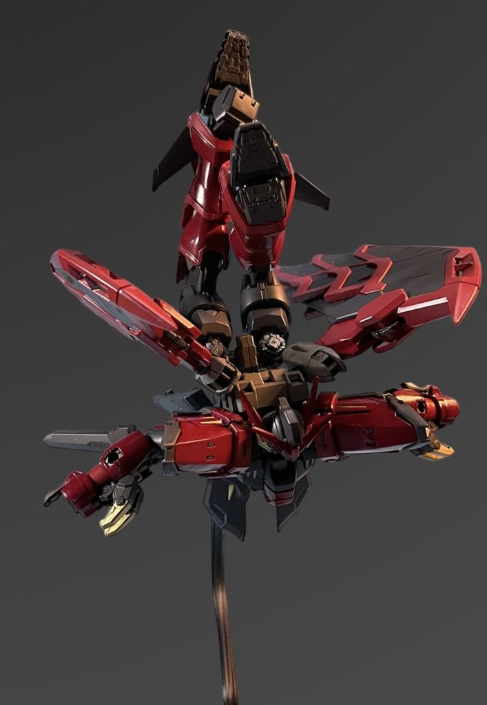 腕部クローを展開したら脚を後方へ倒します!