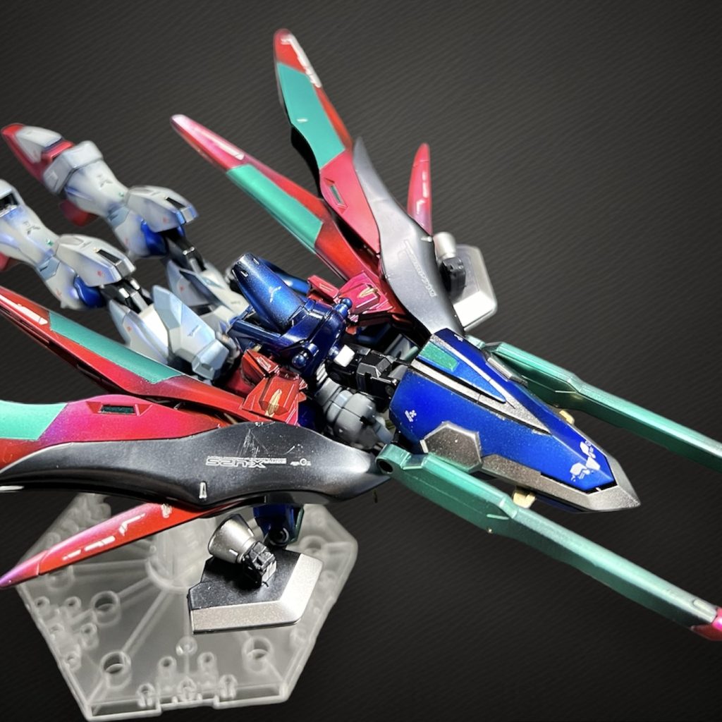 ライジングフリーダムやイモータルジャスティスのように変形やシールド飛ばしも再現