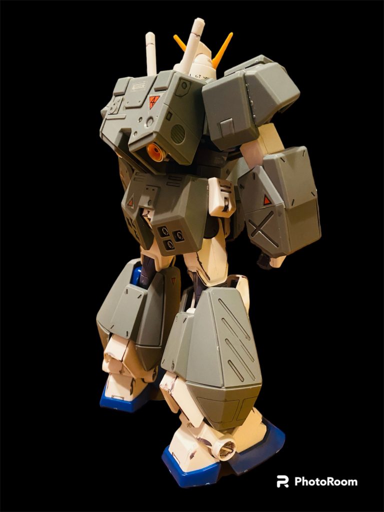 後ろ姿。アーマーのバーナーもポイントで塗装。