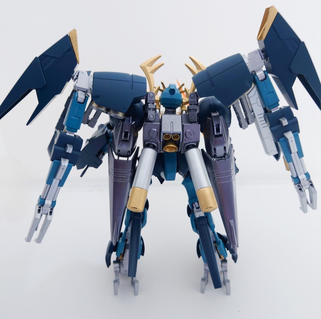 背面。バイアランカスタムの腕を取り付けるのに苦労しました。