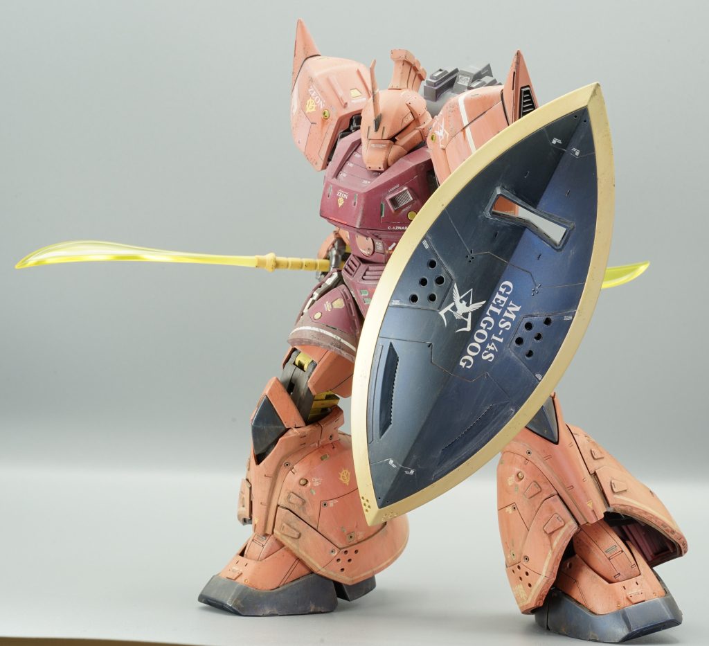 シールド装備！シールドはプリズムブルーブラックのつや消しになります。スジ彫り、ブラバンで軽くディテールアップしてます。