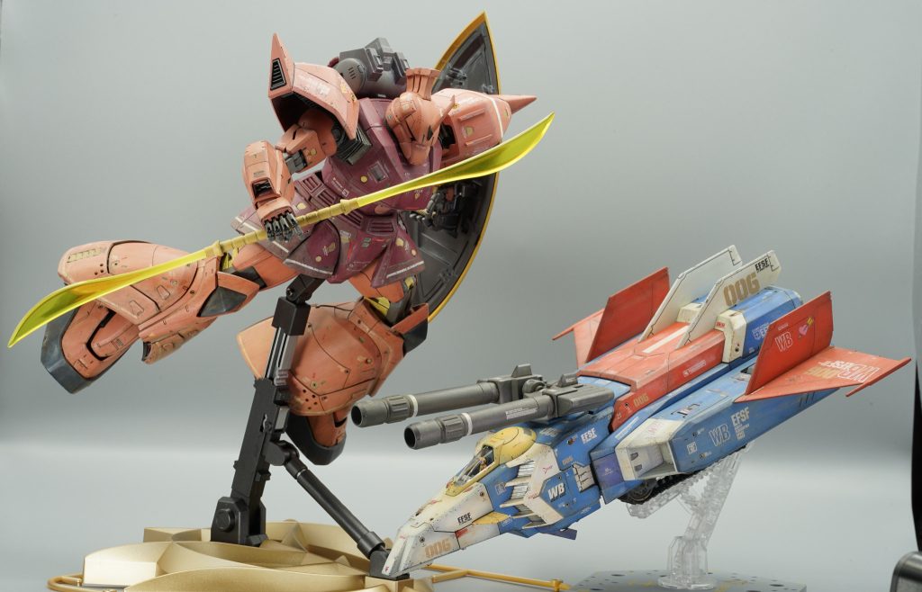 セイラ機のGファイターとのワンシーン。さすがにエルメスとガンダムは撮影ブースに入りきらなかった。