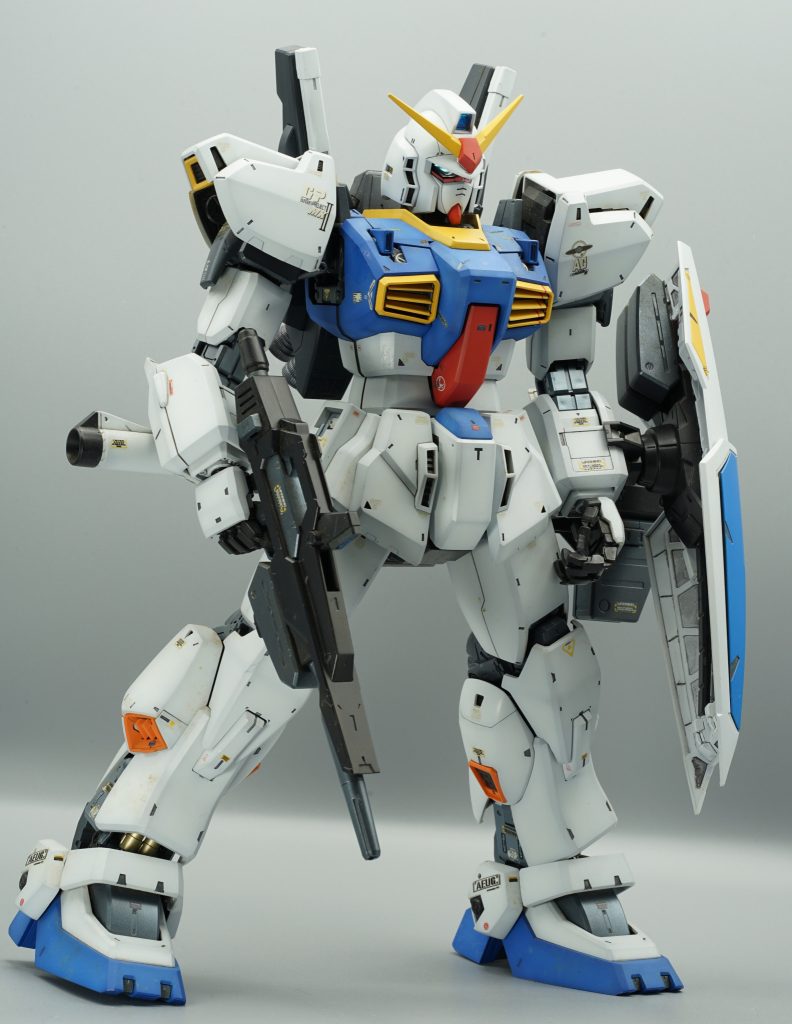 とにかく古いので関節がユルユルで何とか自立出来る状態です。プロポーションはマッシブでカッコ良い。