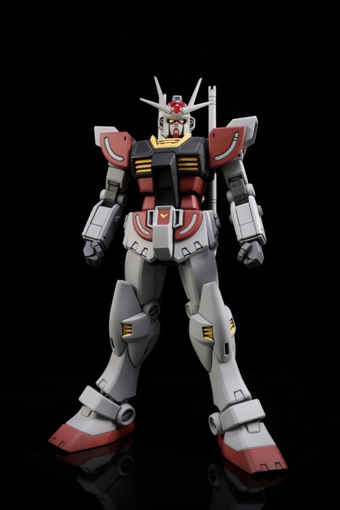 素立ちが決まる様、爪先を開ける為に太腿内側後端をカットし成形しました。膝アーマー頂部も延長しました。