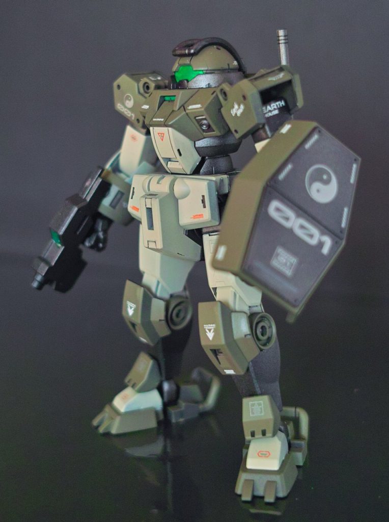 チュチュ専用が終わり、いよいよ素組キャリバーンを塗装とはならずデミトレーナーを買って来て塗装しました。こちらも緑が若干濃くなりましたが満足しています