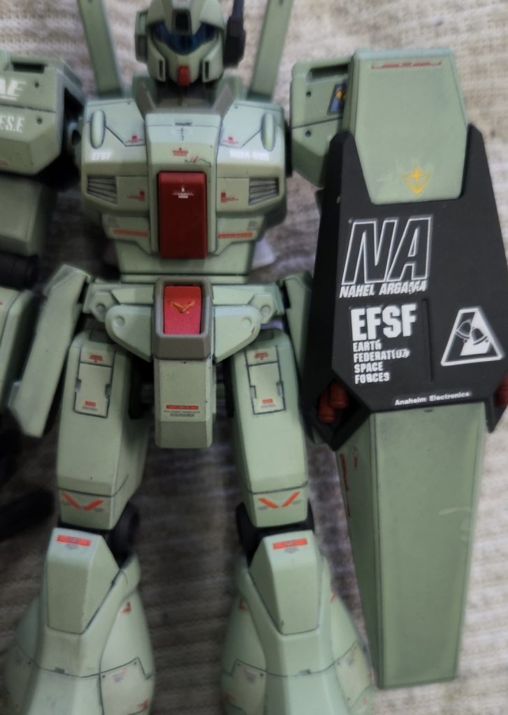 デカールを各部に貼ってつや消しトップコートを吹いて出来上り！