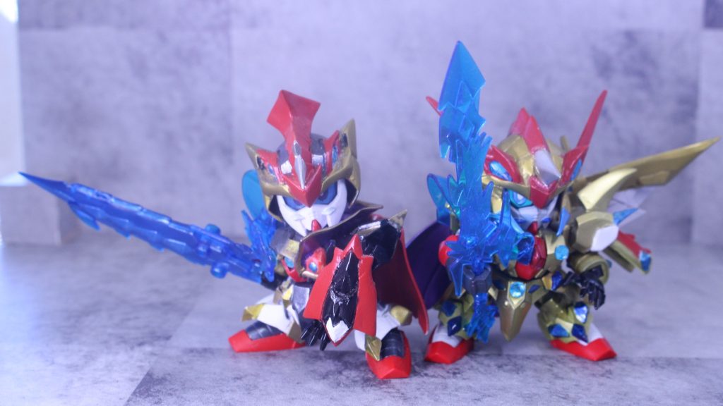 親子揃い踏み聖竜（龍）騎士はどっちも派手派手だなと思ってましたが、並べるとファルコに比べてゼロは数段上の派手派手さなのがよく分かる...背中のでかい羽根の存在は大きいですね。