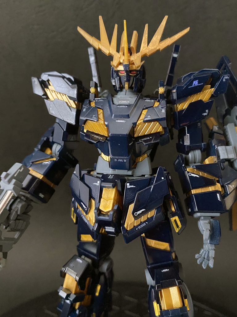 小説版は襟がシンプルです。