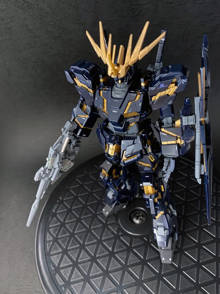 光が当たると少し青みがかった色がいい感じと自己満足。