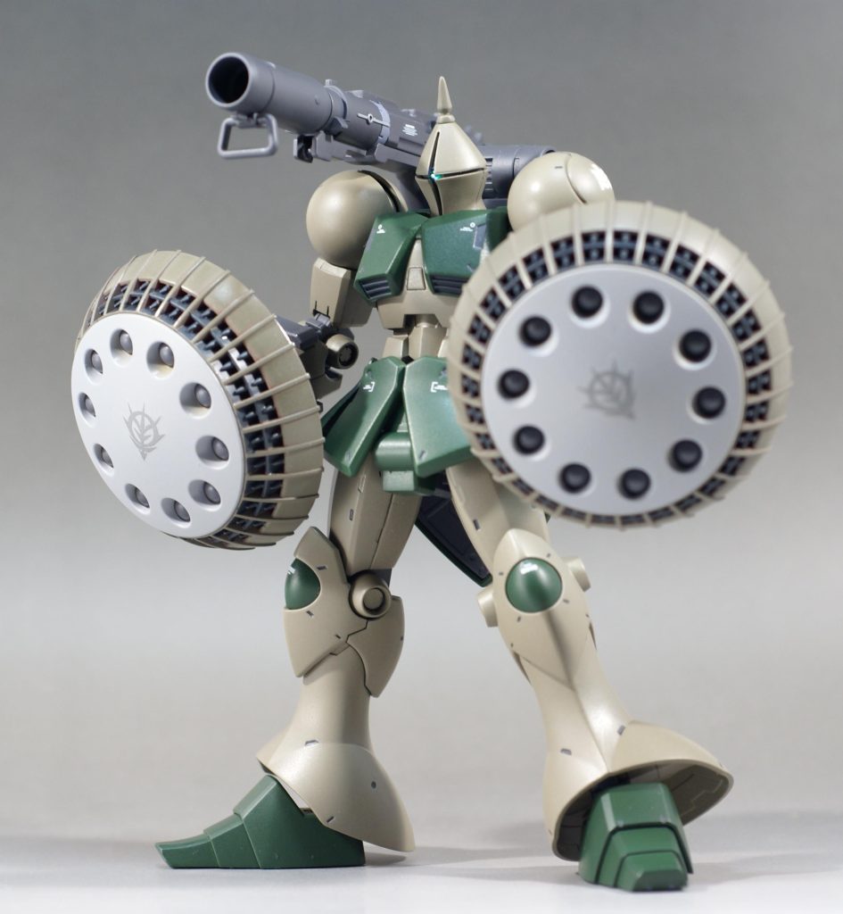 【改修内容】・モノアイにVCドーム。・シールド一枚追加。・武装を変更。・バックパックを改修。・キャノン取り付け。・カラーリングを変更。・エッジ出し。・モールドの掘り直し。