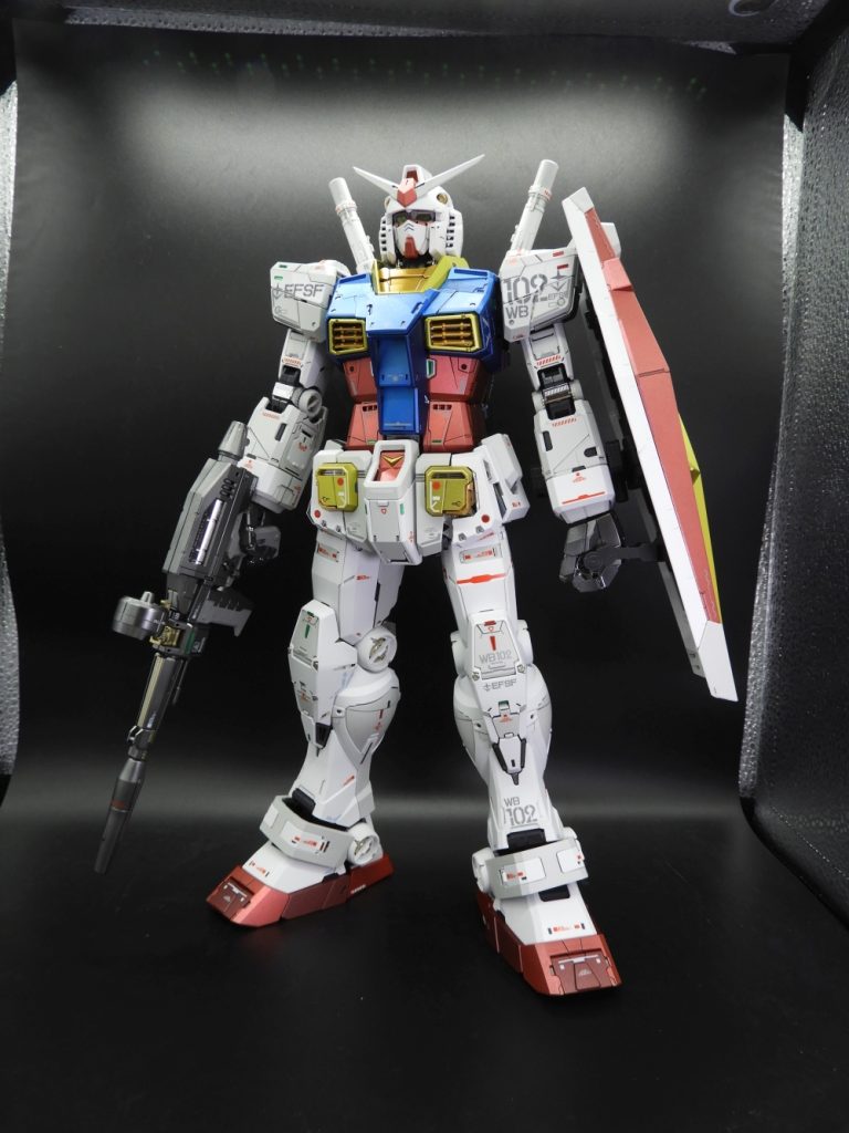 ホワイト以外をメタリックにして、つや消し仕上げです。