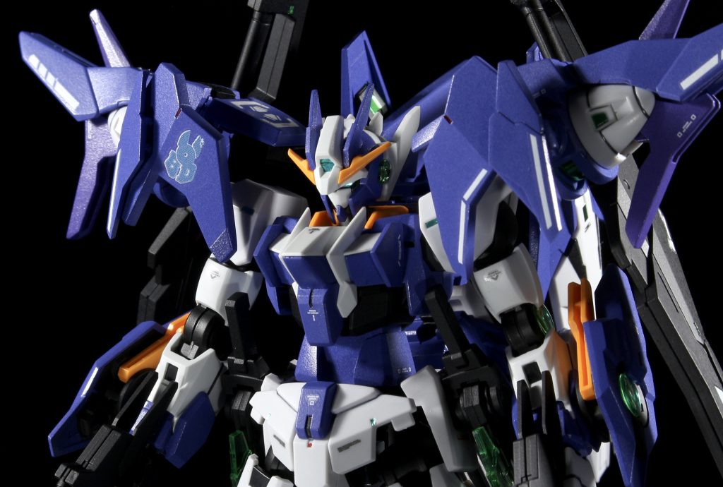 最後はアップで。撮影中パーツが破損したりとアクシデントもありましたが、無事投稿までいけました!! 今回制作課題として丁寧に作るを念頭に、エッジ出しやパーティングラインを消したりと普段やらないことを行いました。実際効果が出ているかは分かりませんが、かっこよく作れたので満足できる作品となりました!!