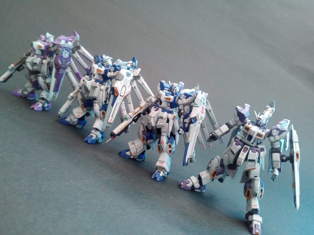 過去作と比較。左から、2作目(頭部と一部ディテール追加のほぼノーマル)3作目、5作目(4作目を改修)、今回。徐々に身長伸びてますw