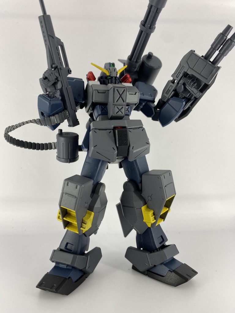 脚部は太腿を少し延長したのみ。 ジム・クゥエルに比べれば、そのままで既に装甲が追加されてそうですし、カラーリングだけFA風に塗り分けました。