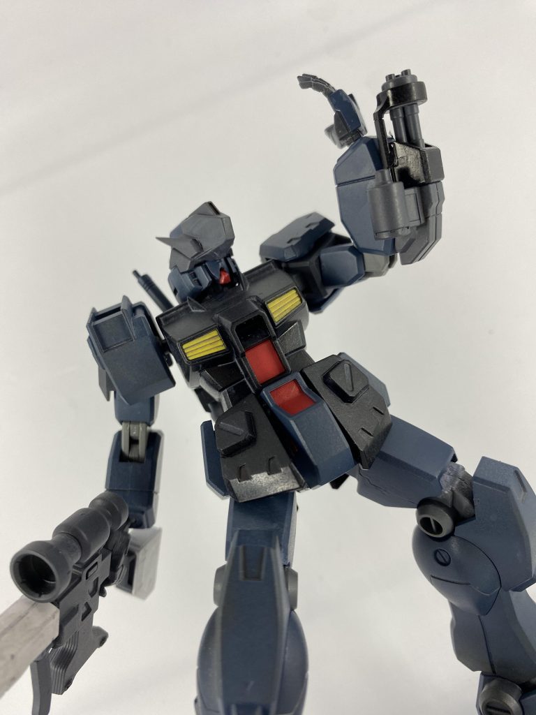 左腕には演習中の万が一に備え、ガトリングを装備。 ガンダムFSDから流用。