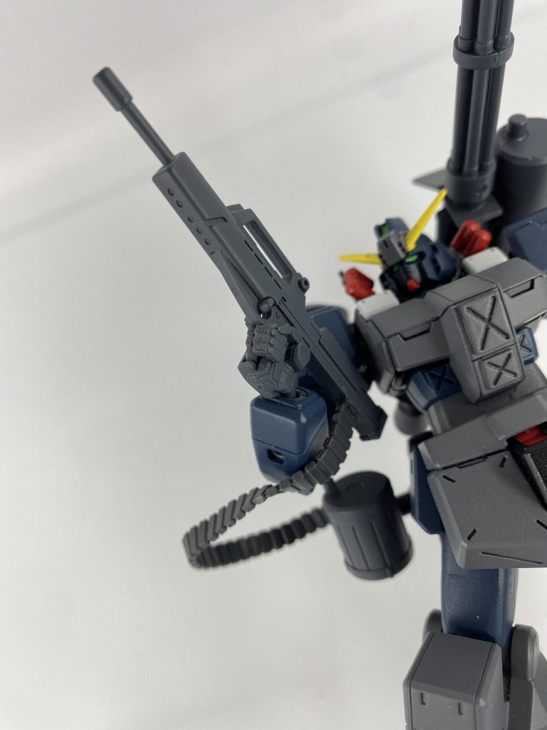 ジムライフル改修型マガジン式からベルト給弾式に変更し、弾数を大幅に増加させ継戦能力向上、弾幕形成が可能に。ドラムマガジンはガンダムFSDのものです。