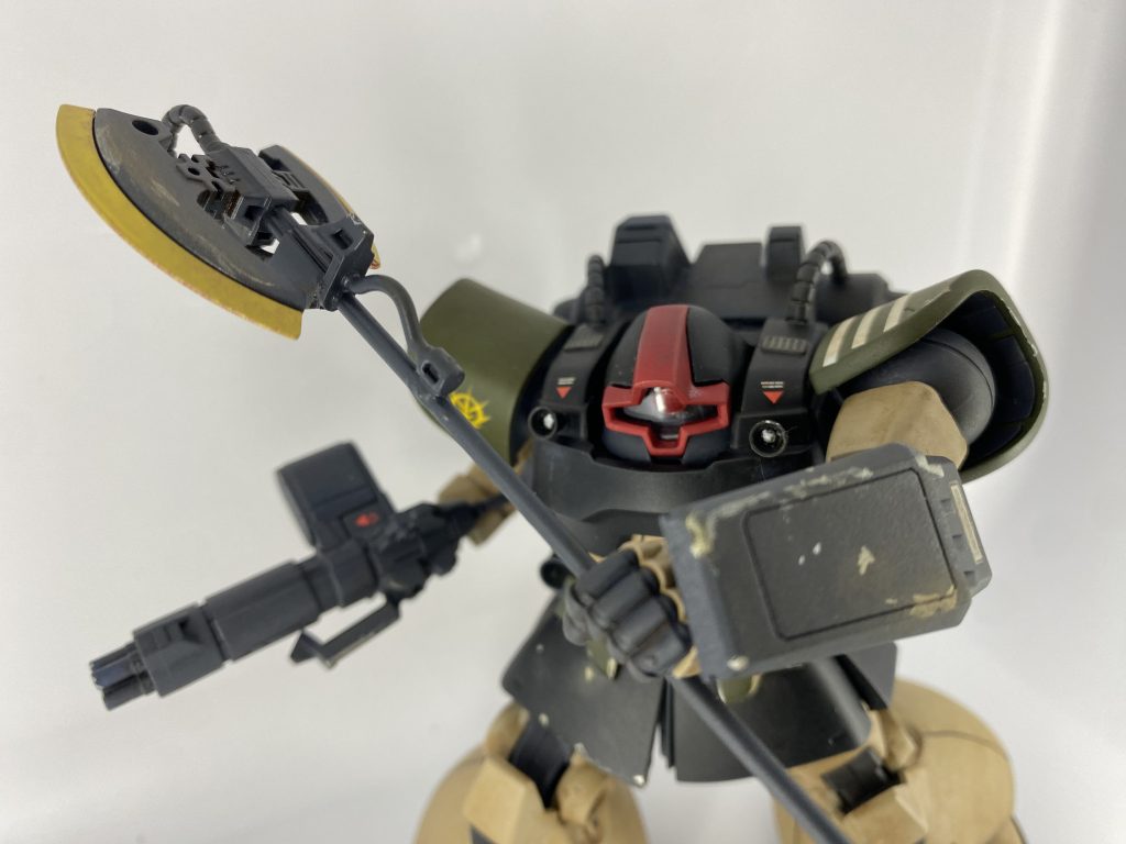 牽制目的でアクトザク用ブルパップマシンガンと、両刃型ヒートランサー、バックラーシールドを装備他の機体から援護を受け、最前線の撹乱を担う機体です。