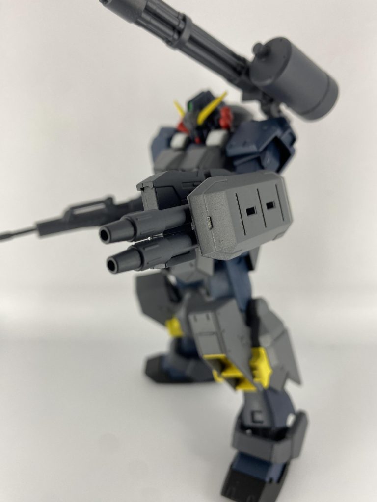 FA-78-1と同型の2連装ビームライフル。個人的にはFAガンダムの象徴的な武装。 HGUCブルーディスティニー3号機から流用。