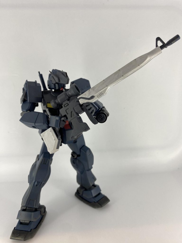 武装は一年戦争時のロングレンジビームライフル。  この装備を扱えれば射撃精度に問題なし!ということで。ジムスナイパーⅡ(WD隊仕様)で使わなかったので頂き。