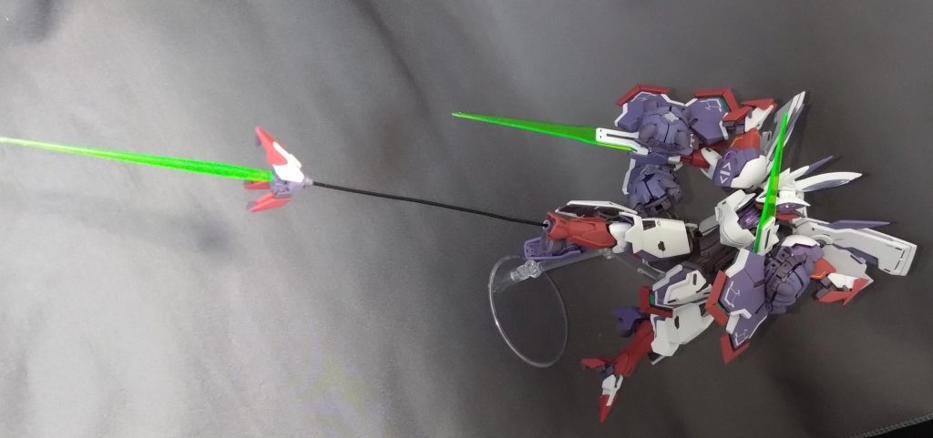 ビームアンカークロービームブレイザーを応用した有線式のアンカークロー。サビーネ機には計4基搭載されている。