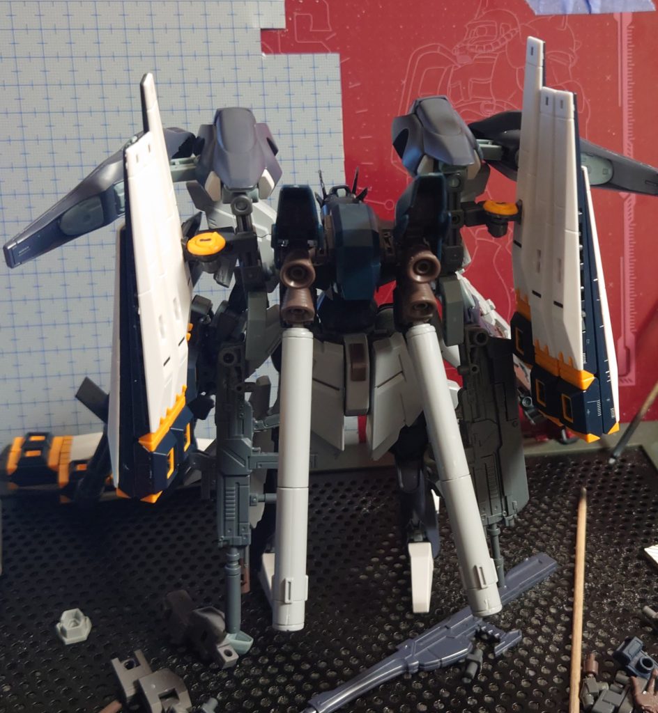 オメガユニットの元案作ってる途中から余ってたRG νのフィン・ファンネルをどーにか取り付けたいなと思い試行錯誤 