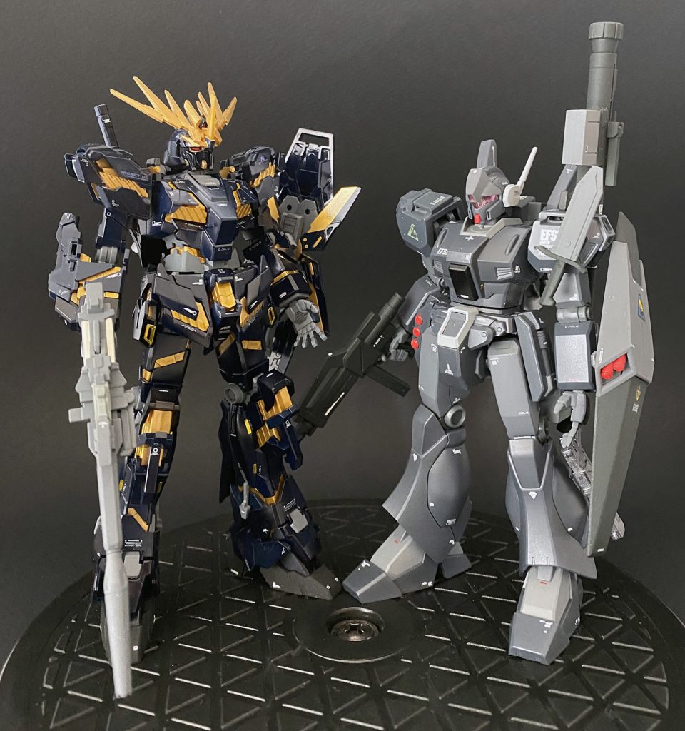 随伴機として。バンシィとツーショット。