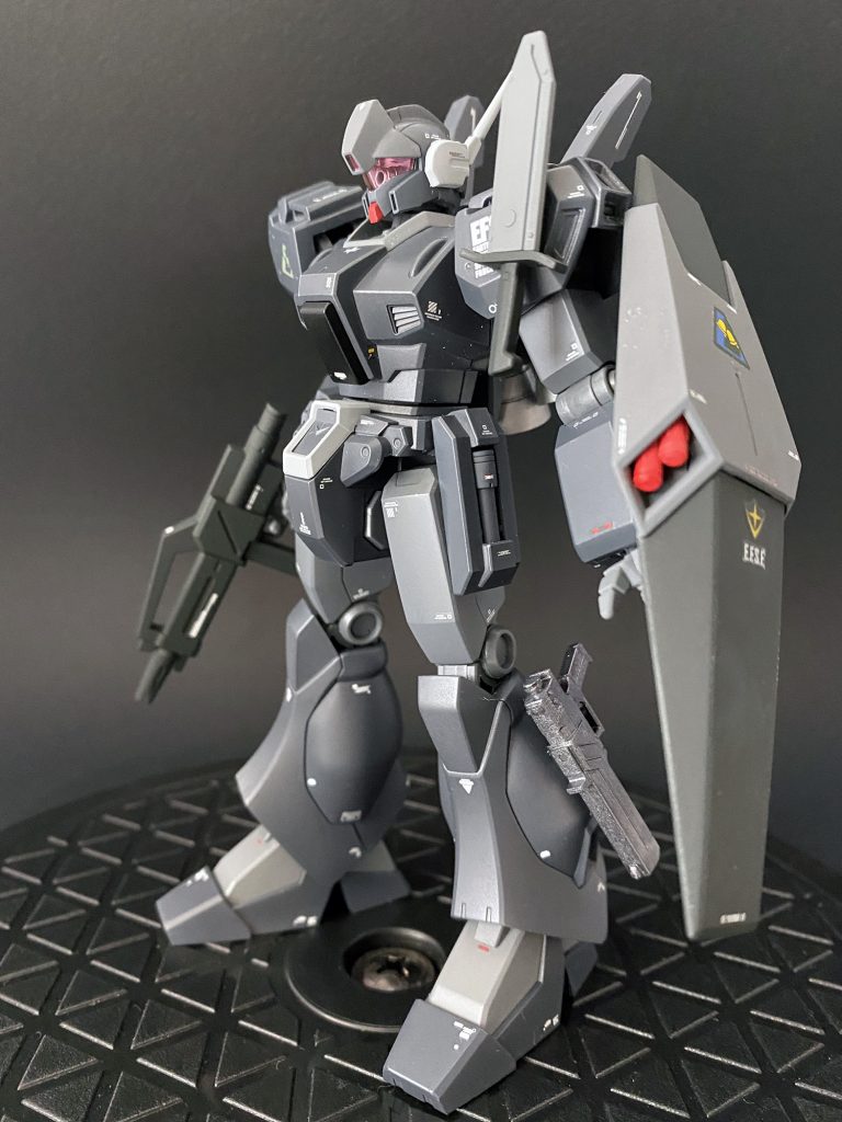 弾頭部分は赤で目立つポイントに。