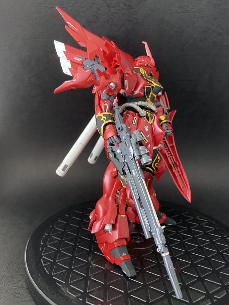 ライフルにもメタルックで質感の違いを。